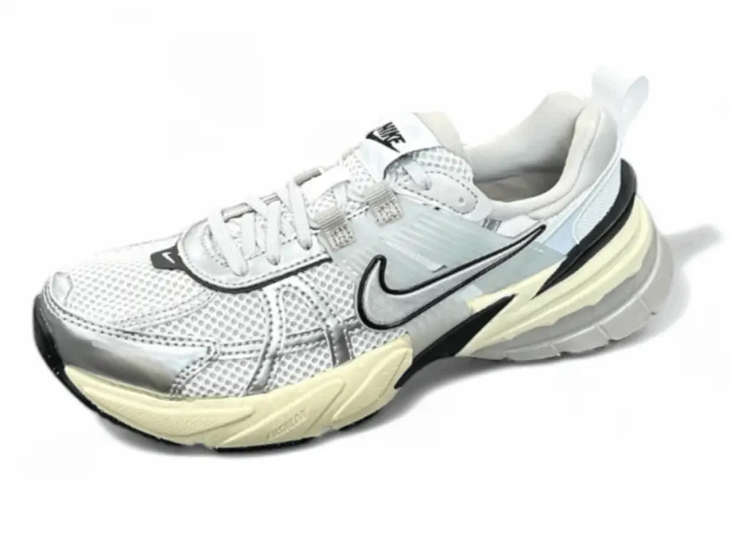 나이키 V2K 런, Y2K 레트로 감성 끝판왕! 블랙 메탈릭 실버로 트렌드 올킬! 1 스크린샷 2025 11 07 131504 1024x759 1