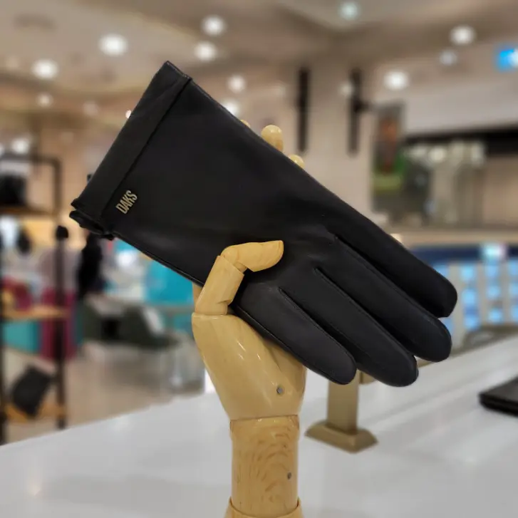 선물 고민 끝! 따뜻함과 스타일을 모두 잡는 닥스 여성 가죽장갑 GBS702X 후기 1 1764816148