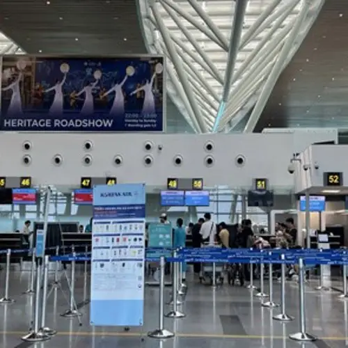 호치민 도착, 지친 몸으로 줄 설 필요 없어요! 베트남 패스트트랙으로 VIP처럼 입국하는 꿀팁 대방출!